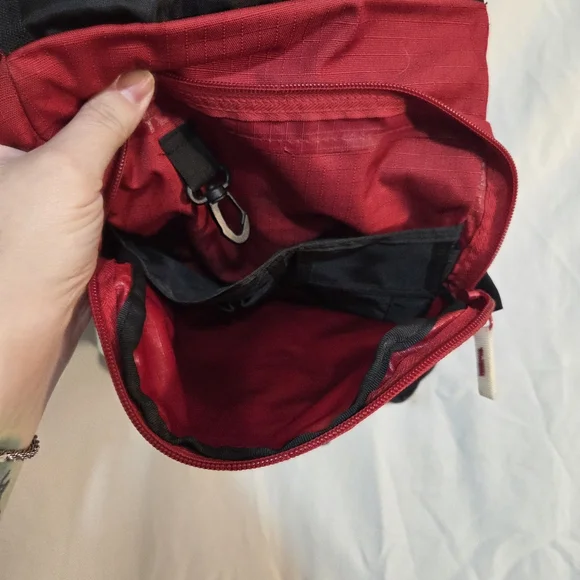 Roots Canada Olympic Red Crossbody Sling Bag Unisex - Picture 8 of 13